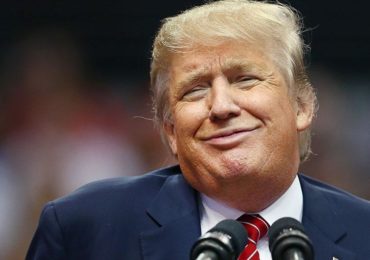 Trump Đang Phải Hứng Chịu Tác Dụng Phụ Của Thuốc Mọc Tóc?