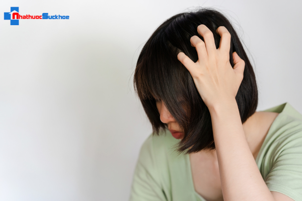 Giai đoạn 2: Ngứa ngày và mọc mụn da đầu