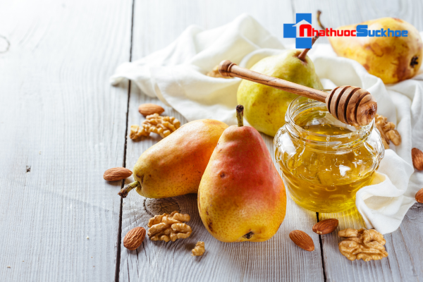 Lưu ý khi dưỡng tóc bằng lê và mật ong